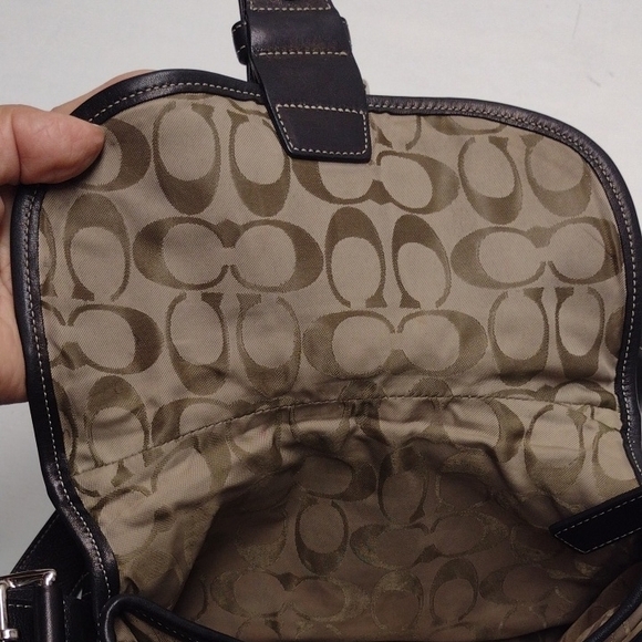 Coach Black Leather Shoulder Bag with Buckle Closure - Picture 5 of 15